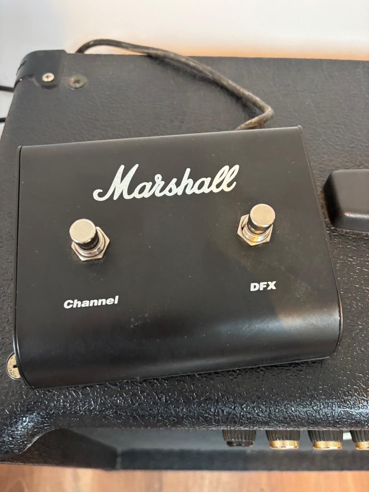 Marshall MRPEDL91004 Footswitch and a 2x50w MG250DFX amp (used)