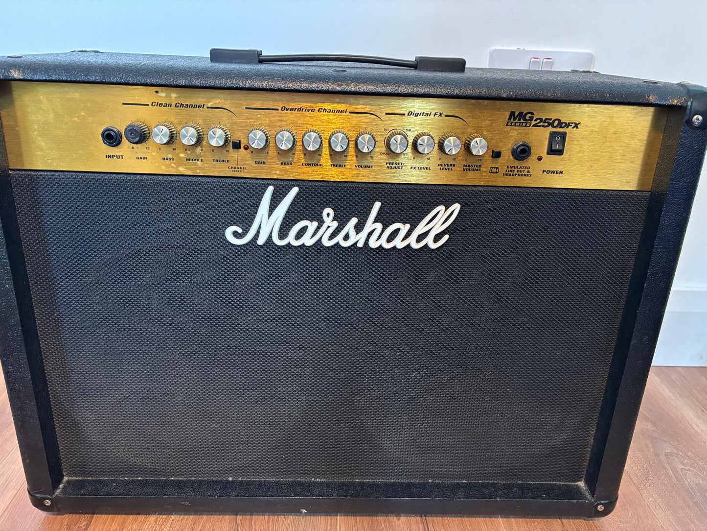 Marshall MRPEDL91004 Footswitch and a 2x50w MG250DFX amp (used)